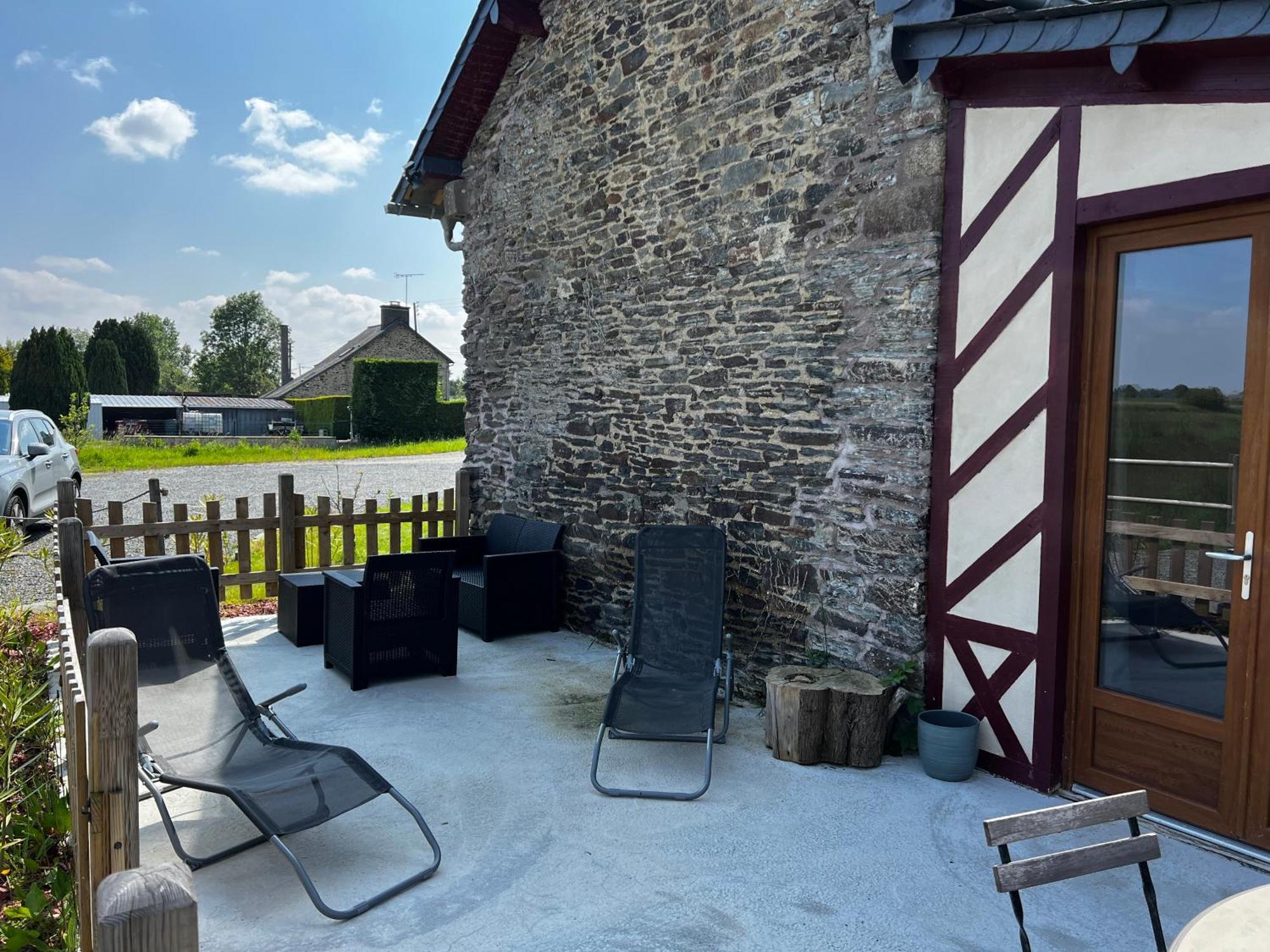 Domaine De La Ville Cherel, Maison A Colombage Понторсон Екстериор снимка